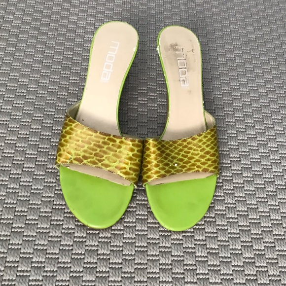 Super Cute Moda Sandals! - Picture 2 of 3